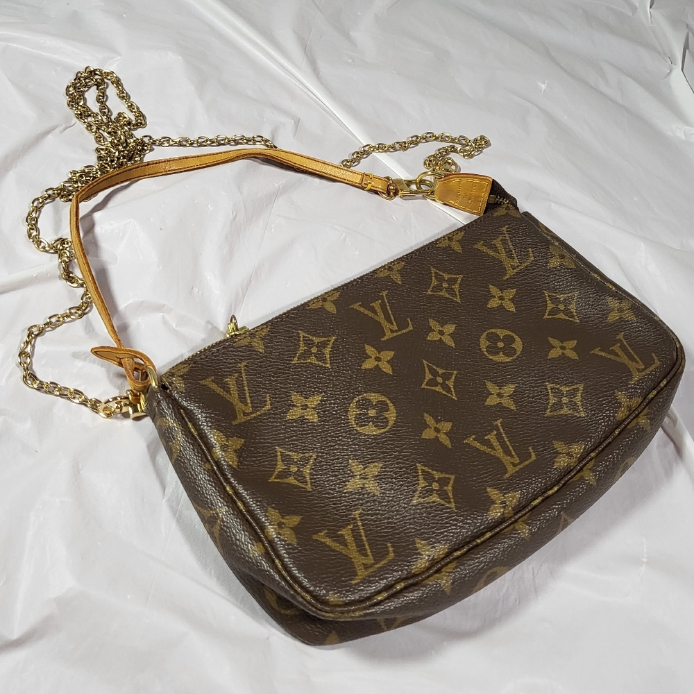 Authentic Louis Vuitton Pochette Accessories bag